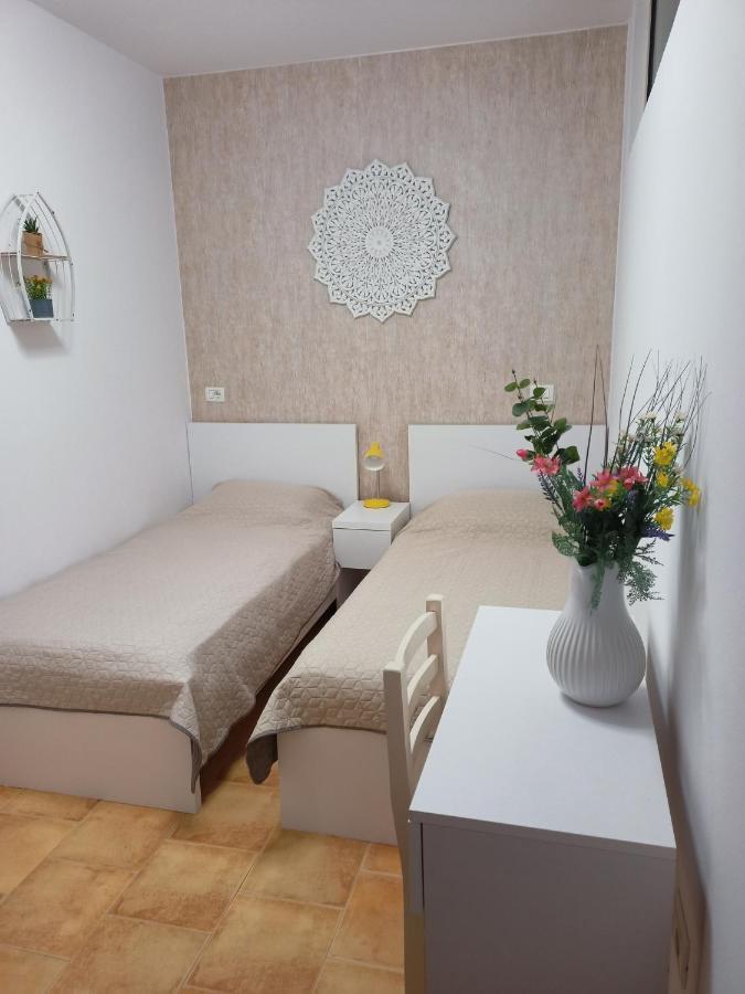 Apartman Dagmar Durres Bagian luar foto