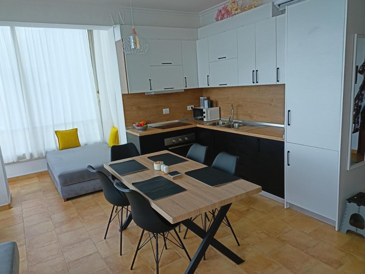 Apartman Dagmar Durres Bagian luar foto